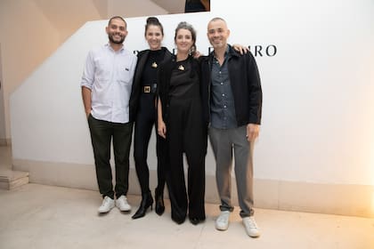 Cristian Mohaded, Celina Saubidet, Marina Molinelli Wells y Wustavo Quiroga en la inauguración de Memorias del Futuro de Cabinet Óseo