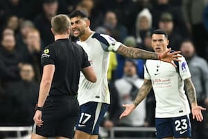 Mala noche de Cuti Romero en Tottenham: error que propició un gol, expulsión y derrota ante un mejorado Liverpool