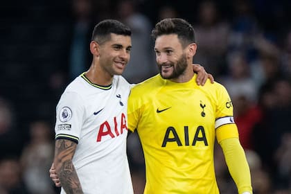 Cristian Romero y Hugo Lloris, rivales en la final de Qatar 2022 y buenos compañeros en Tottenham Hotspur 