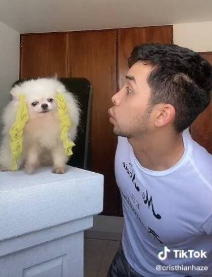 Cristian y Luciano recrean una escena de la película Matilda