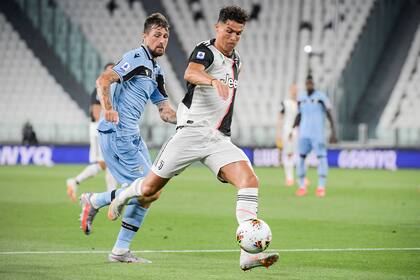 Cristiano en acción ante Lazio; suma 30 goles; el récord en el calcio lo tiene Higuaín, con 36 en 2016