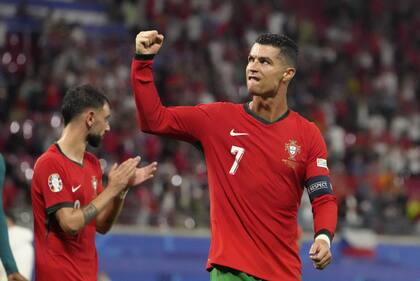 Cristiano Ronaldo celebra el triunfo de Portugal ante República Checa, en el debut de ambas selecciones en la Eurocopa