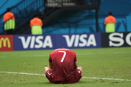 Cristiano Ronaldo devastado por la eliminación de la selección de Portugal en Brasil 2014