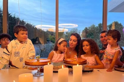 Cristiano Ronaldo disfruta de los últimos días junto a Georgina Rodríguez y sus hijos en Portugal