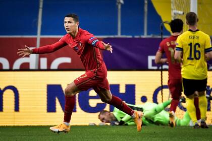 De tiro libre, Cristiano Ronaldo anotó el 1-0 de Portugal sobre Suecia, por la Liga de Naciones
