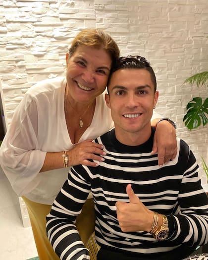 Cristiano Ronaldo, junto a su madre, Dolores Aveiro