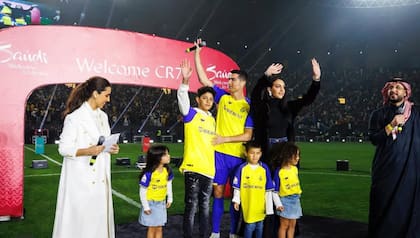 Cristiano Ronaldo y Georgina Rodríguez tras su llegada a Arabia Saudita en 2023