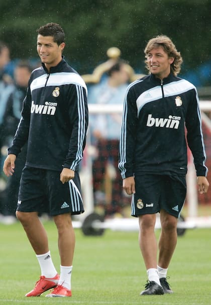 Cristiano Ronaldo y Heinze, juntos en la época en la que ambos compartían plantel en Real Madrid