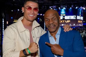 La noche en la que el youtuber perdió su invicto ante la atenta mirada de Cristiano Ronaldo y Mike Tyson