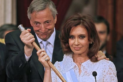 Cristina Fernández de Kirchner gobernó durante ocho años en los que el dólar oficial pasó de valer $3,10 a $9,8, pero el salto fue mucho mayor en el segmento informal 