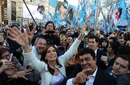 Cristina, ayer, acompañada por Espinoza y "Wado" De Pedro