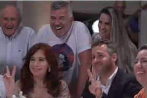 Cristina Kirchner mostró en un video la intimidad del encuentro con artistas y periodistas