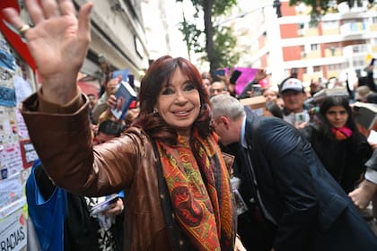 Cristina Fernández de Kirchner sale de su departamento en Recoleta el 1/9/22