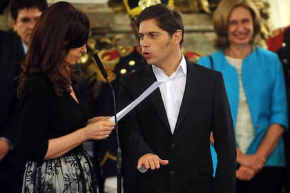 Cristina Fernández de Kirchner tomó juramento a Axel Kicillof como nuevo ministro de Economía en el cierre del acto oficial en el Salón Blanco de Casa de Gobierno, 20 de noviembre 2013