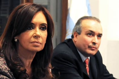 Cristina Fernández de Kirchner y el entonces secretario de Obras Públicas, José López, en el acto de llamado a licitación para la construcción de la autovía Pilar-Pergamino, el 20/07/2010
