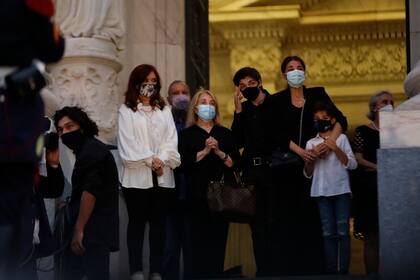 Cristina Kirchner junto a Zulema y Zulemita Menem, durante el velatorio del expresidente Carlos Menem