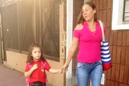 Cristina Iglesias junto a su hija Ada, de 7
