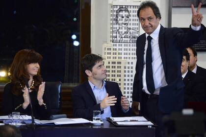 Cristina junto a kicillof y Scioli durante los anuncios de ayer por la tarde