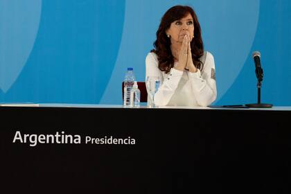 Cristina Kirchner afirmó en Río Gallegos que "los argentinos merecerían mejores medios"