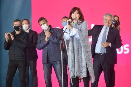 Cristina Kirchner, Alberto Fernández, Sergio Massa y Máximo Kirchner, en el acto de cierre de campaña en Tecnópolis
