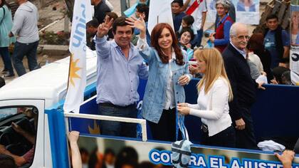 Cristina peronizó su campaña para las elecciones generales