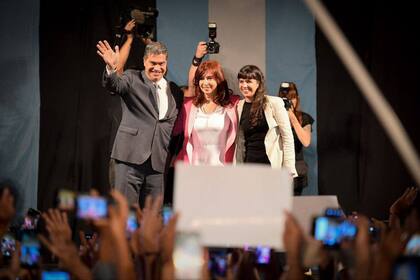 Cristina Kirchner, con el gobernador del Chaco, Jorge Capitanich, y la vicegobernadora, Analía Rach Quiroga