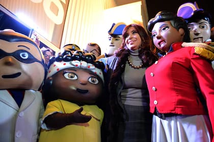 Cristina Kirchner con la recreación de algunos personajes de Paka Paka