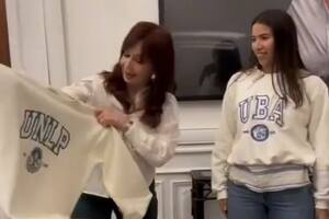 Cristina Kirchner contó la historia detrás del buzo de la UNLP