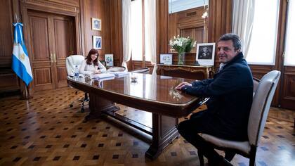 Cristina Kirchner cuando recibió a Sergio Massa antes de que asumiera como ministro de Economía