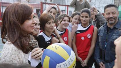 Cristina Kirchner, días atrás al visitar un club de Merlo