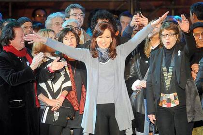 Cristina Kirchner dio un discurso y luego festejó en el escenario