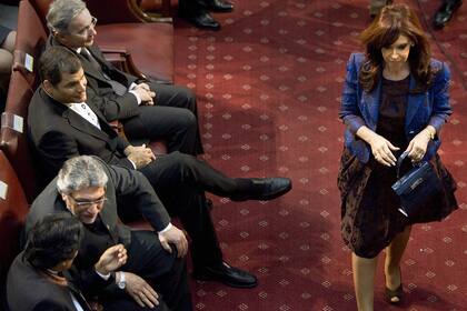Cristina Kirchner durante la asunción de Sebastián Piñera, en 2010; con ella están Álvaro Uribe, Rafael Correa, el paraguayo Fernando Lugo y Evo Morales