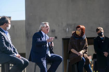 Cristina Kirchner, el gobernador bonaerense Axel Kicillof y la agrupación La Cámpora rechazaron toda posibilidad de aumentar las tarifas de luz y de gas más allá del 9%