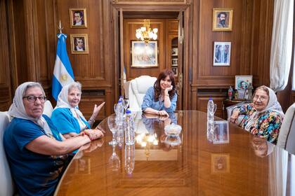 Cristina Kirchner, el jueves 1 de diciembre, con representantes de Madres de Plaza de Mayo