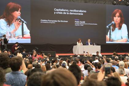Cristina Kirchner en el primer día de la "contracumbre" del G-20 en Ferro