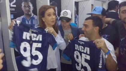 Cristina Kirchner en el vestuario de Racing