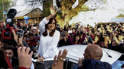 Cristina Kirchner en Moreno y con dardos para Macri