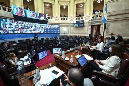 Cristina Kirchner encabezó el inicio de la sesión