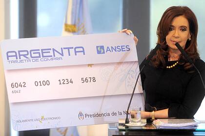Cristina Kirchner encabezó un acto en Casa de Gobierno, donde anunció una línea de créditos para jubilados y pensionados denominada Argenta, para facilitarles la obtención de préstamos