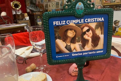 Cristina Kirchner festejó su cumpleaños en el café Las Palabras rodeada de su círculo más íntimo