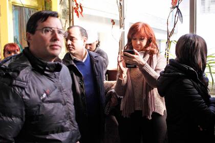 Cristina Kirchner hizo la cola para votar en una escuela de Río Gallegos
