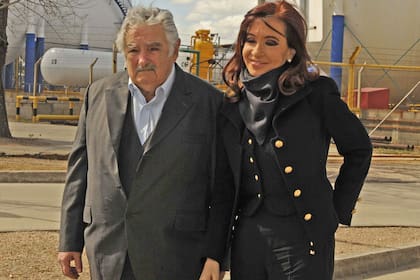 Cristina Kirchner junto a José Mujica