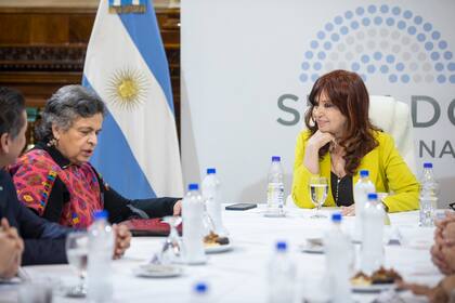 Cristina Kirchner junto a la delegación de parlamentarios de México que visitan nuestro país