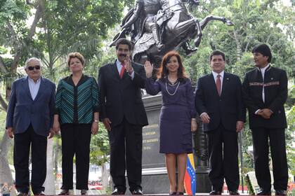 ARCHIVO.- Pepe Mujica, Dima Roussef, Cristina Kirchner, Nicolás Maduro, Horacio Cartes y Evo Morales