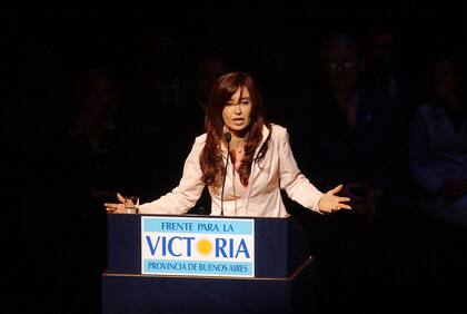 Cristina Kirchner lanzó su candidatura a senadora nacional por el Frente Para la Victoria en el Teatro Argentino de La Plata, el 5 de julio de 2005