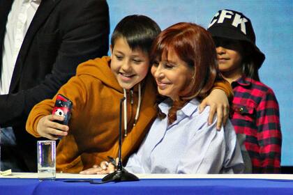 Cristina Kirchner presentó su libro en un estadio del partido de Malvinas Argentinas