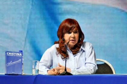 Cristina Kirchner presentó su libro en un estadio del partido de Malvinas Argentinas