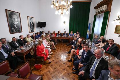 Carlos Menem y Adolfo Rodríguez Saá (a la derecha) se sumaron al bloque del Frente de Todos