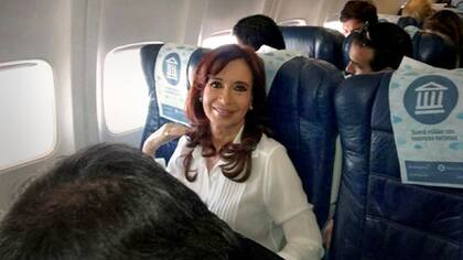 Cristina Kirchner viajó ayer a Río Gallegos junto con familiares y algunos ex funcionarios