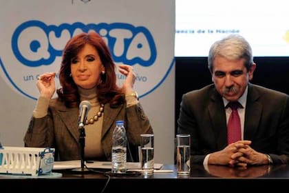 Cristina Kirchner y Aníbal Fernández, al presentar el Plan Qunita. El kirchnerismo más duro lo considera un funcionario ejemplar.